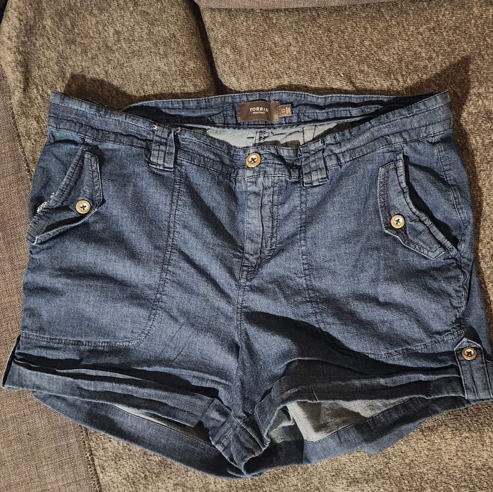 Torrid Military Short Chambray Denim Medium Wash Plus Size Mid Size